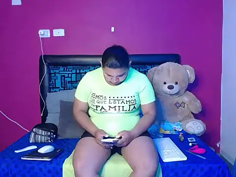 Snapshot of karolhot916 chatting on 09-30-25, 12:26 karolhot916 online show from 09-30-25, 12:26