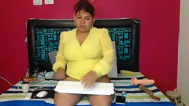 Snapshot of karolhot916 chatting on 11-05-25, 02:44 karolhot916 online show from 11-05-25, 02:44