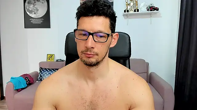 Snapshot of BrutusK08 chatting on 03-27-26, 08:09 BrutusK08 online show from 03-27-26, 08:09