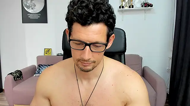 Snapshot of BrutusK08 chatting on 05-11-26, 02:45 BrutusK08 online show from 05-11-26, 02:45