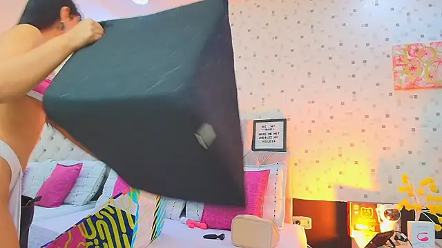 JulietaReyess online show from 10-02-25, 11:50