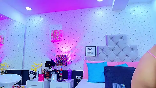 JulietaReyess online show from 02-03-26, 11:59