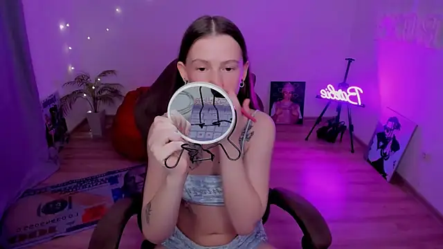 HelloRoxy online show from 03-25-26, 06:58