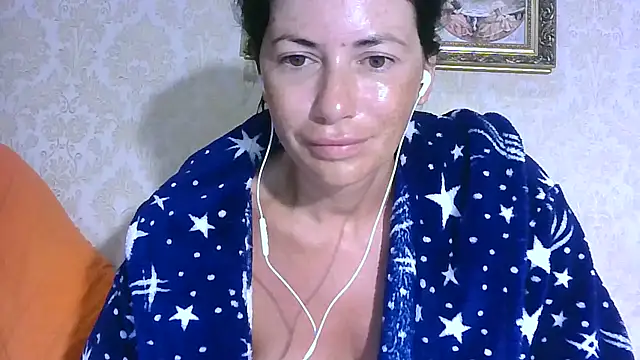 Snapshot of StunnigArt chatting on 07-26-26, 01:03 StunnigArt online show from 07-26-26, 01:03