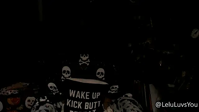 Snapshot of LeluLuvsYou chatting on 11-01-25, 05:42 LeluLuvsYou online show from 11-01-25, 05:42