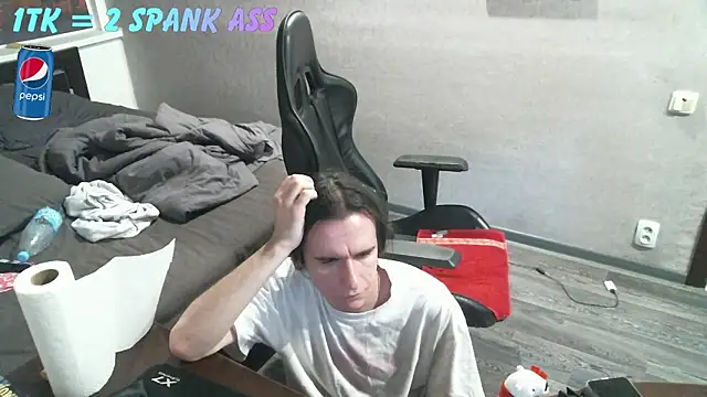 Snapshot of izilizi_23 chatting on 06-26-26, 05:06 izilizi 23 online show from 06-26-26, 05:06