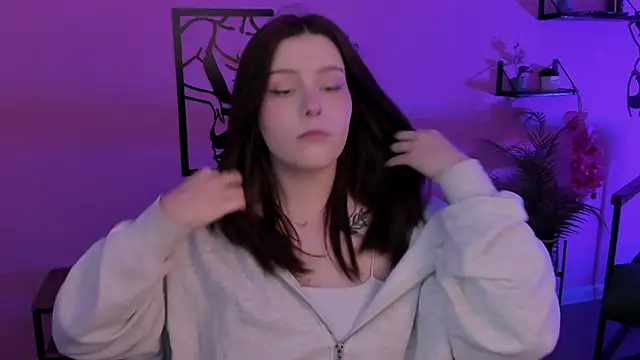 CoralineKeyns online show from 12-17-24, 05:18