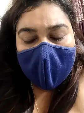 Snapshot of indianlisa5 chatting on 08-08-26, 07:38 indianlisa5 online show from 08-08-26, 07:38