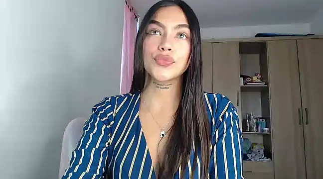 Snapshot of fairylatin222 chatting on 01-21-25, 10:41 fairylatin222 online show from 01-21-25, 10:41