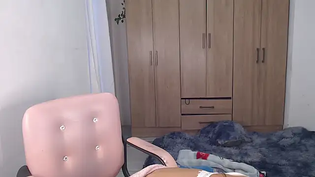 Snapshot of fairylatin222 chatting on 02-25-25, 11:19 fairylatin222 online show from 02-25-25, 11:19