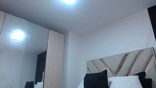 Snapshot of fairylatin222 chatting on 10-20-25, 01:50 fairylatin222 online show from 10-20-25, 01:50