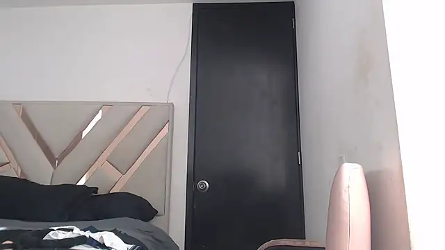 Snapshot of fairylatin222 chatting on 10-27-25, 01:15 fairylatin222 online show from 10-27-25, 01:15