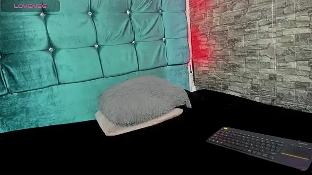 Cloee66 online show from 10-17-25, 03:25