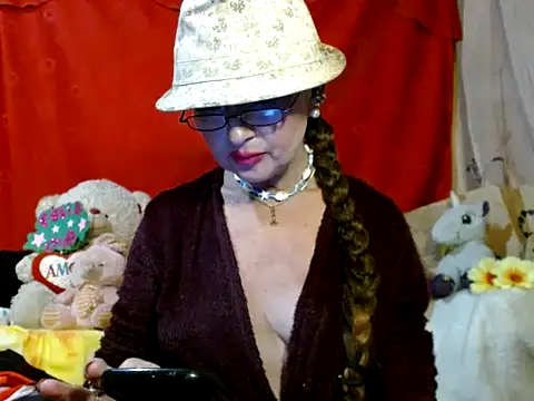 hottieperla online show from 04-15-26, 07:58