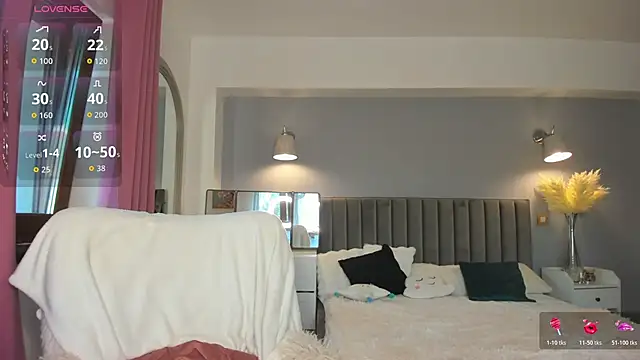 Awesome Jolie online show from 10-31-25, 08:04