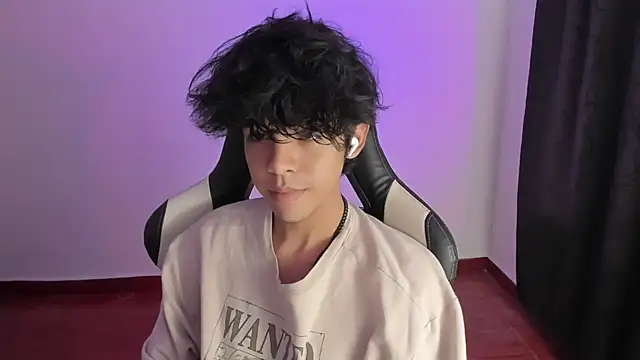 Snapshot of Alan26_ chatting on 01-16-25, 03:24 Alan26 online show from 01-16-25, 03:24