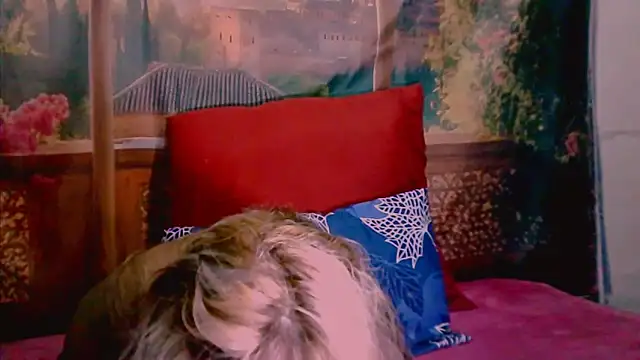 Snapshot of RoyalIndianCreamPuff chatting on 10-11-25, 07:23 RoyalIndianCreamPuff online show from 10-11-25, 07:23