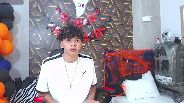 Snapshot of Harry_jhonsson chatting on 10-22-25, 09:14 Harry jhonsson online show from 10-22-25, 09:14