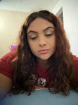 Snapshot of Lynna-pvuline chatting on 04-15-26, 02:40 Lynna-pvuline online show from 04-15-26, 02:40