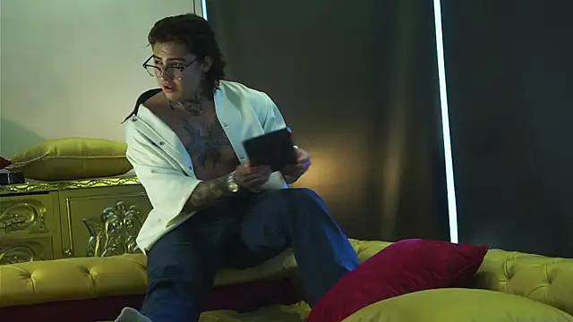 dantecoppolaa  online show from 10-05-25, 08:07