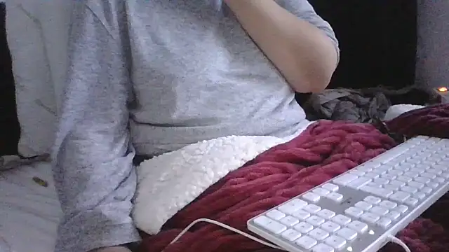 Snapshot of DragoneSFR chatting on 10-09-25, 06:00 DragoneSFR online show from 10-09-25, 06:00