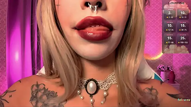 Snapshot of LeylaNoiry chatting on 10-12-25, 02:38 LeylaNoiry online show from 10-12-25, 02:38