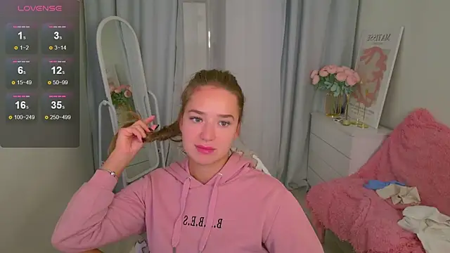 Snapshot of LovelyJessie chatting on 10-08-25, 08:56 LovelyJessie online show from 10-08-25, 08:56