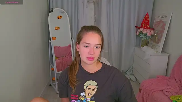 Snapshot of LovelyJessie chatting on 10-28-25, 11:58 LovelyJessie online show from 10-28-25, 11:58