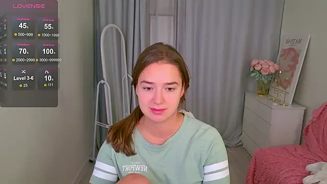 Snapshot of LovelyJessie chatting on 11-10-25, 01:43 LovelyJessie online show from 11-10-25, 01:43