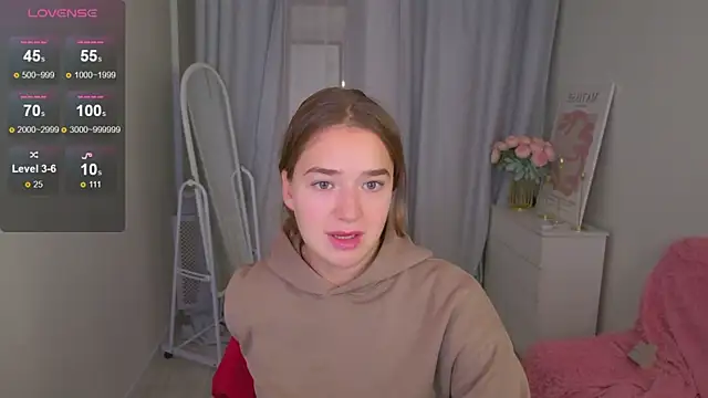 Snapshot of LovelyJessie chatting on 11-14-25, 01:43 LovelyJessie online show from 11-14-25, 01:43