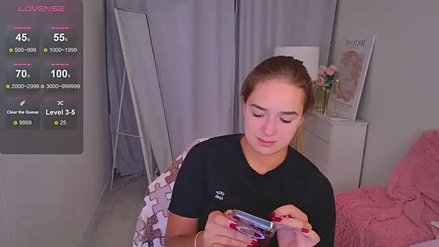 LovelyJessie online show from 04-13-26, 01:49