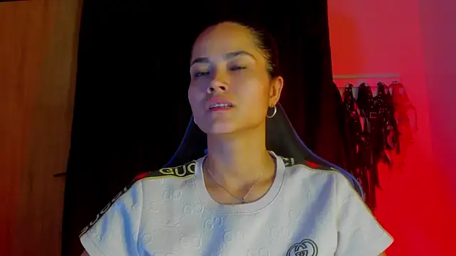 Snapshot of scarlet-kennedy98 chatting on 11-05-25, 11:16 scarlet-kennedy98 online show from 11-05-25, 11:16