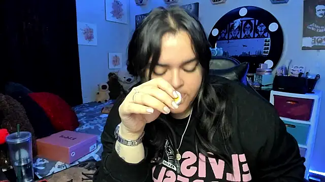 Luise Meyrink online show from 11-21-25, 03:05