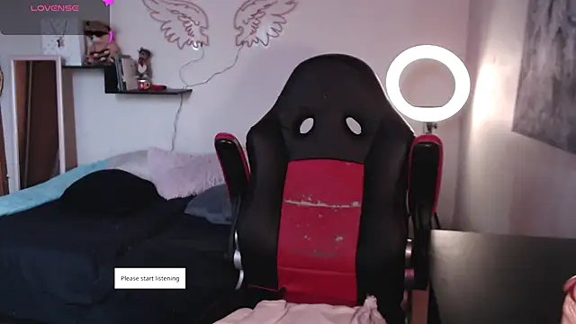 MissDennise online show from 12-19-25, 04:25