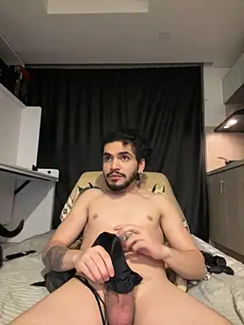 Snapshot of aangie__uwu chatting on 11-21-25, 04:11 aangie uwu online show from 11-21-25, 04:11