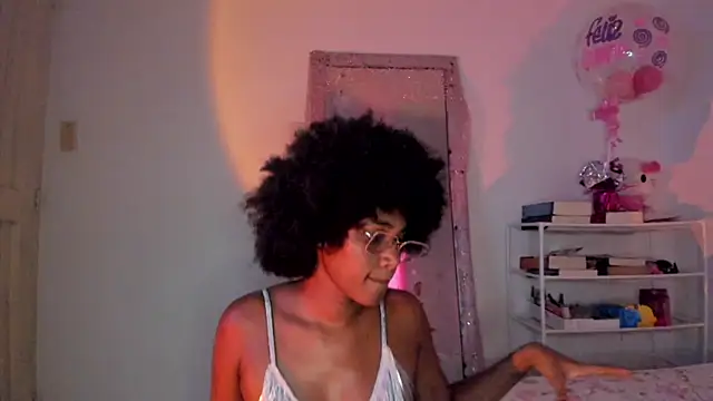 Snapshot of Ebony_beautifull chatting on 04-18-26, 10:54 Ebony beautifull online show from 04-18-26, 10:54