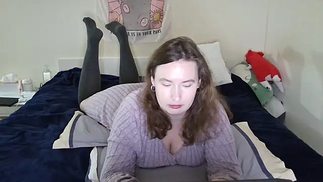 Snapshot of franceska_blue chatting on 12-13-24, 03:32 franceska blue online show from 12-13-24, 03:32