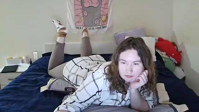 Snapshot of franceska_blue chatting on 12-21-24, 01:21 franceska blue online show from 12-21-24, 01:21