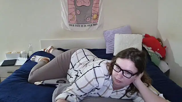 Snapshot of franceska_blue chatting on 12-21-24, 04:25 franceska blue online show from 12-21-24, 04:25