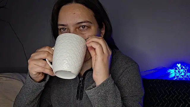 Cyndee Winter online show from 10-06-25, 04:48