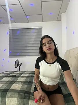 Melanyeee online show from 02-24-26, 03:15