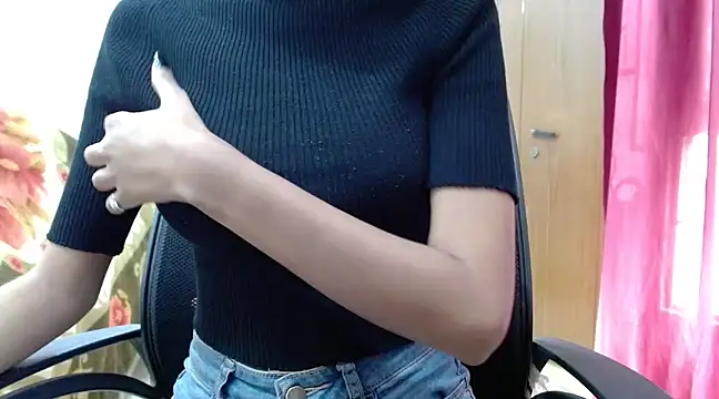 Snapshot of sexy_ishu chatting on 02-18-25, 08:49 sexy ishu online show from 02-18-25, 08:49