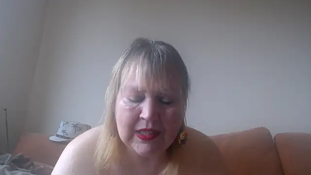 Snapshot of Blasflittchen chatting on 02-05-25, 11:44 Blasflittchen online show from 02-05-25, 11:44