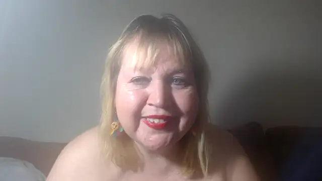 Snapshot of Blasflittchen chatting on 02-12-25, 07:02 Blasflittchen online show from 02-12-25, 07:02