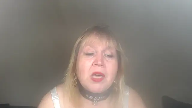 Snapshot of Blasflittchen chatting on 03-19-25, 08:11 Blasflittchen online show from 03-19-25, 08:11