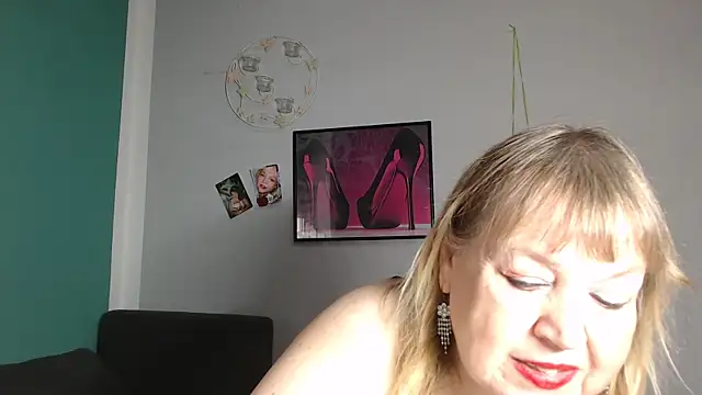 Snapshot of Blasflittchen chatting on 10-13-25, 10:26 Blasflittchen online show from 10-13-25, 10:26