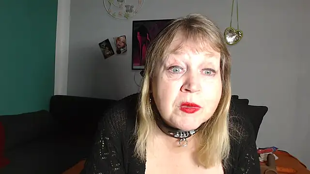 Snapshot of Blasflittchen chatting on 10-20-25, 09:59 Blasflittchen online show from 10-20-25, 09:59