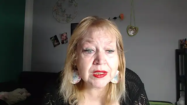 Snapshot of Blasflittchen chatting on 05-18-26, 10:21 Blasflittchen online show from 05-18-26, 10:21