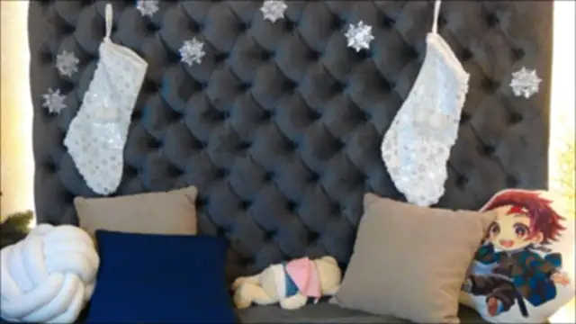 Snapshot of Bryarre chatting on 12-19-24, 11:35 Bryarre online show from 12-19-24, 11:35