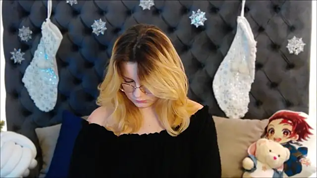 Snapshot of Bryarre chatting on 12-23-24, 10:55 Bryarre online show from 12-23-24, 10:55